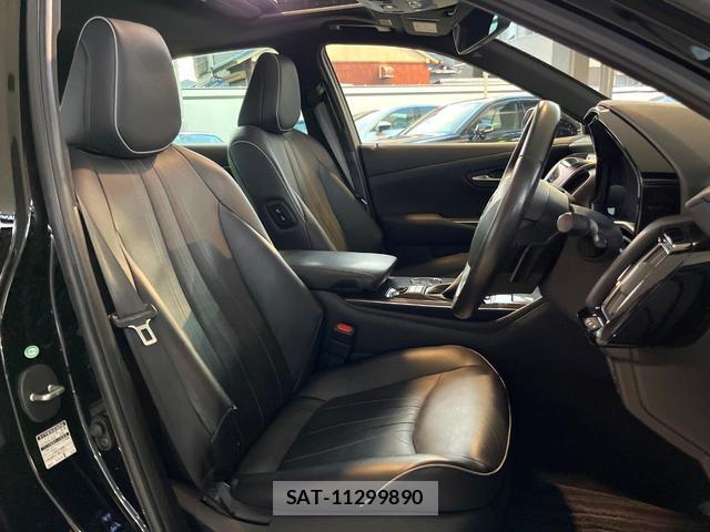 Toyota CROWN HYBRID 2018-08 7815205-7