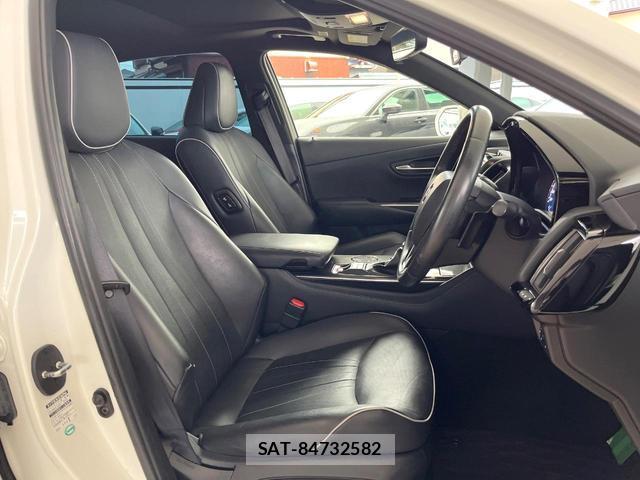 Toyota CROWN HYBRID 2019-01 7815218-7