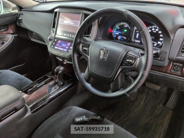 Toyota CROWN HYBRID 2017-05 7816142-2