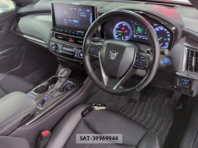 Toyota CROWN HYBRID 2021-06 7816168-2