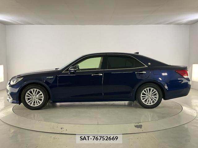 Toyota CROWN HYBRID 2018-03 7816536-3