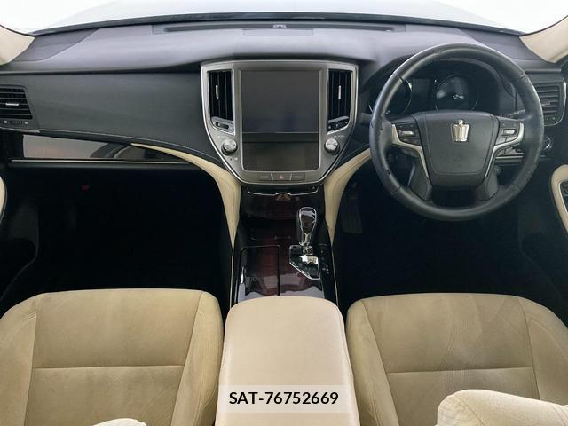 Toyota CROWN HYBRID 2018-03 7816536-9