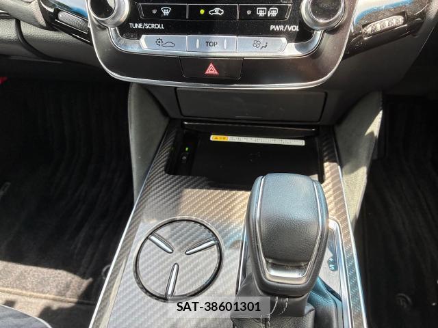 Toyota CROWN HYBRID 2019-04 7817267-16