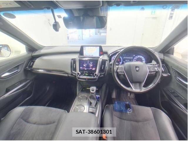 Toyota CROWN HYBRID 2019-04 7817267-2
