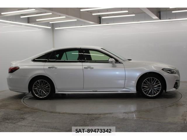 Toyota CROWN HYBRID 2021-01 7818444-4