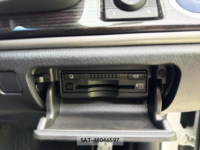 Toyota CROWN HYBRID 2017-10 7821049-17