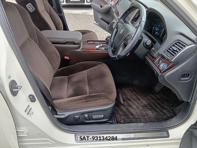 Toyota CROWN HYBRID 2015-01 7823345-9