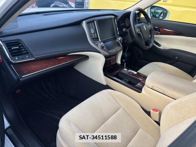 Toyota CROWN MAJESTA 2013-12 7813411-8