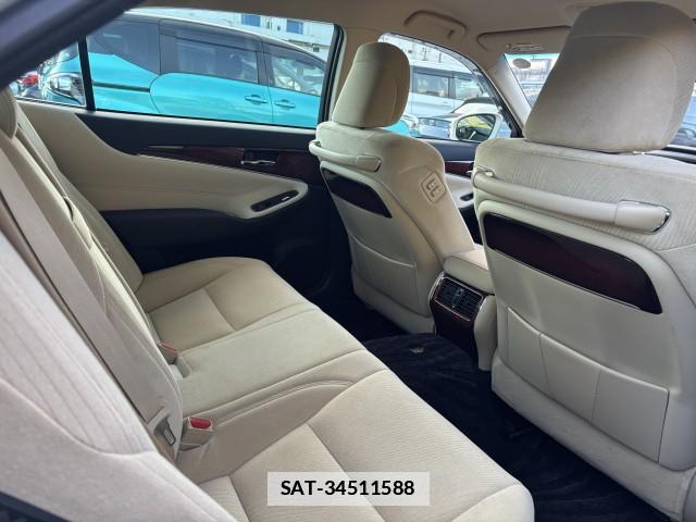 Toyota CROWN MAJESTA 2013-12 7813411-9