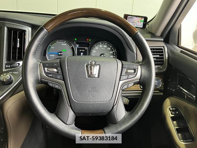 Toyota CROWN MAJESTA 2018-02 7816859-13