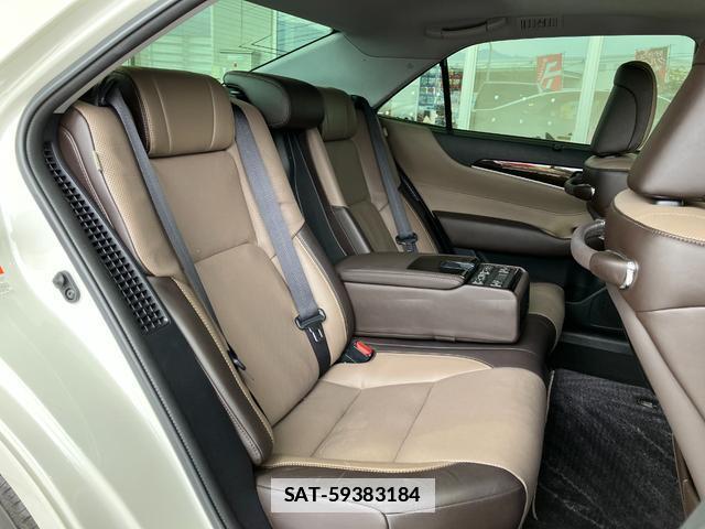 Toyota CROWN MAJESTA 2018-02 7816859-17