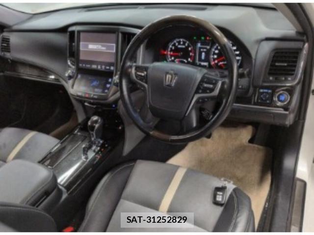 Toyota CROWN 2017-05 7811427-2
