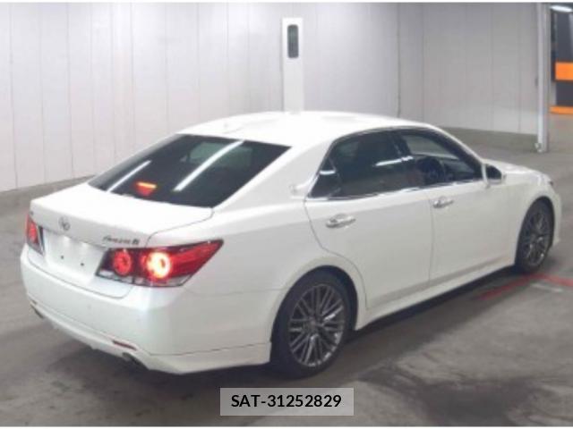 Toyota CROWN 2017-05 7811427-4