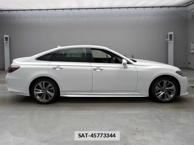 Toyota CROWN 2021-09 7811767-9