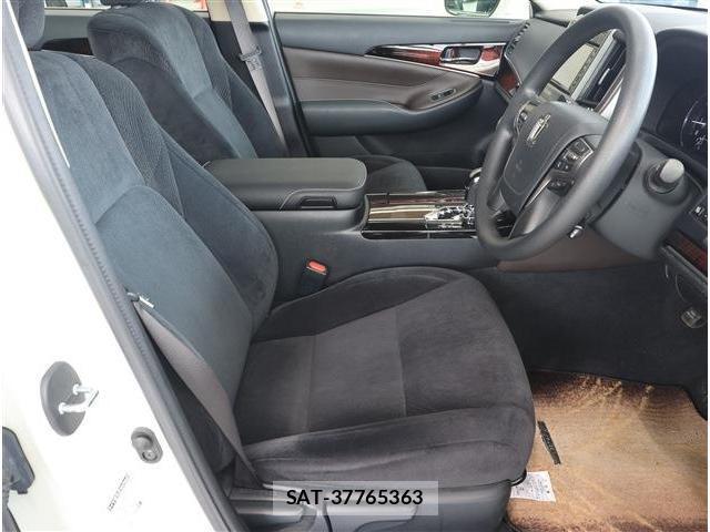 Toyota CROWN 2018-03 7811895-12