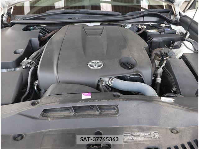 Toyota CROWN 2018-03 7811895-18