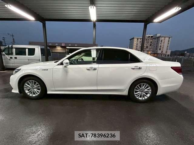 Toyota CROWN 2017-03 7812648-10