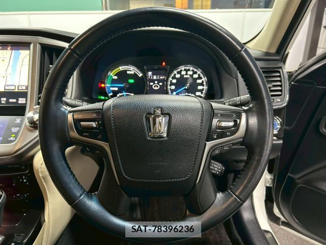 Toyota CROWN 2017-03 7812648-16