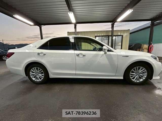 Toyota CROWN 2017-03 7812648-3