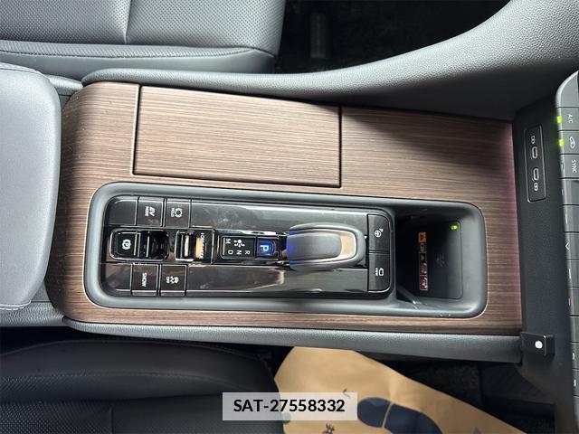 Toyota CROWN 2024-07 7815576-11