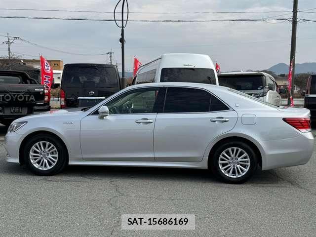 Toyota CROWN 2017-01 7815918-11