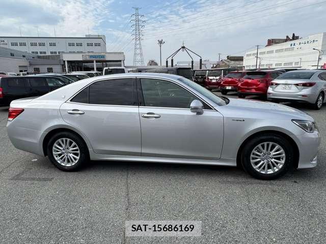 Toyota CROWN 2017-01 7815918-12