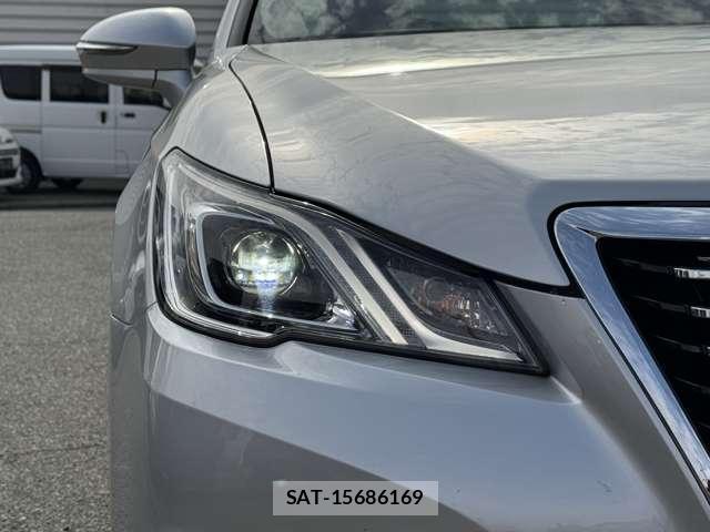 Toyota CROWN 2017-01 7815918-15