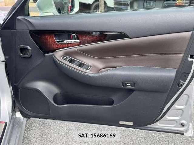 Toyota CROWN 2017-01 7815918-18