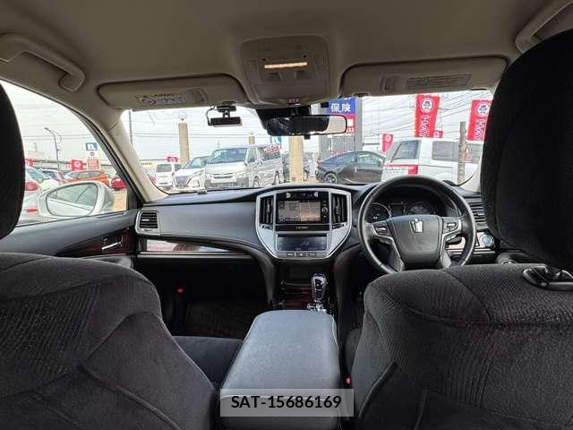 Toyota CROWN 2017-01 7815918-2