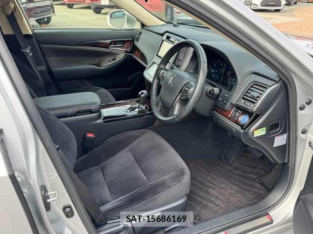 Toyota CROWN 2017-01 7815918-5