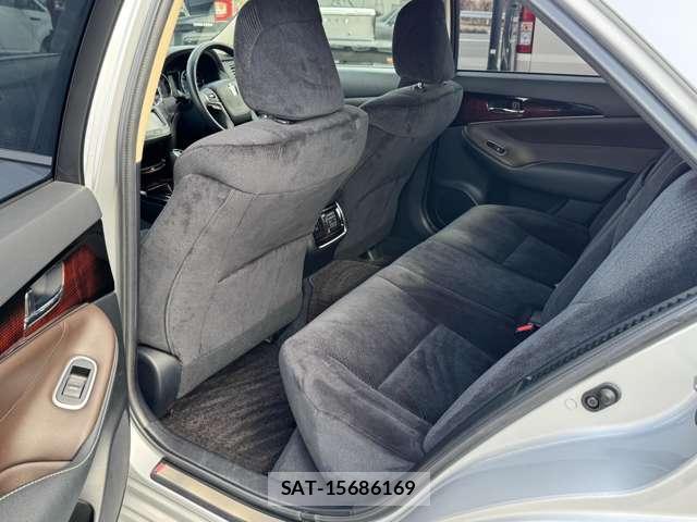 Toyota CROWN 2017-01 7815918-6