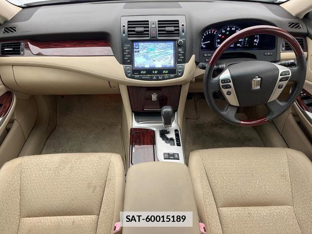 Toyota CROWN 2011-08 7820067-1