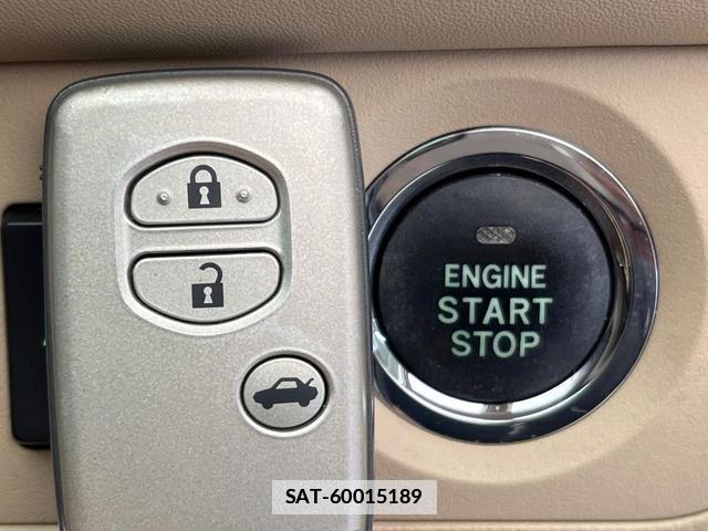 Toyota CROWN 2011-08 7820067-11