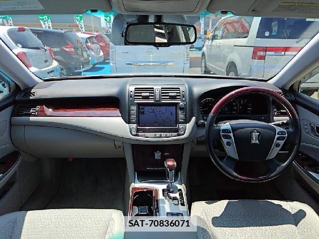 Toyota CROWN 2012-05 7820325-2