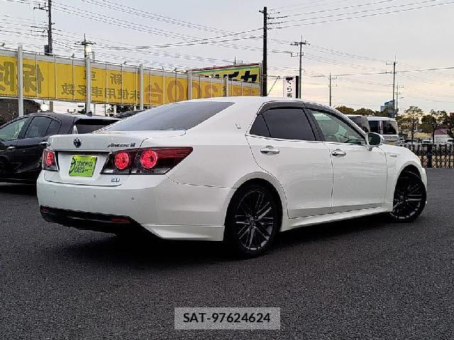 Toyota CROWN 2018-03 7820338-1