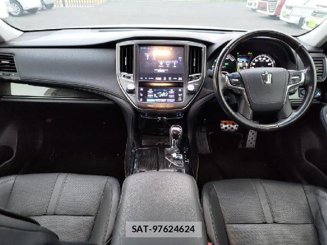 Toyota CROWN 2018-03 7820338-2