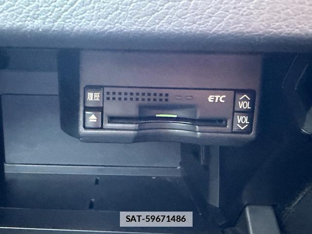 Lexus CT 2011-08 7812816-11