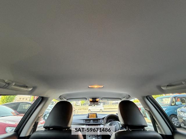 Lexus CT 2011-08 7812816-13