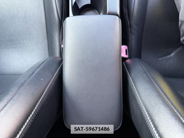 Lexus CT 2011-08 7812816-15