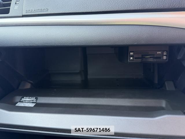 Lexus CT 2011-08 7812816-17