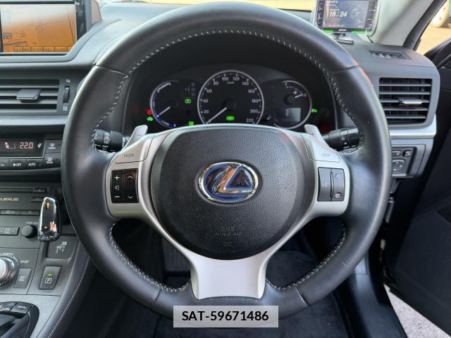 Lexus CT 2011-08 7812816-19