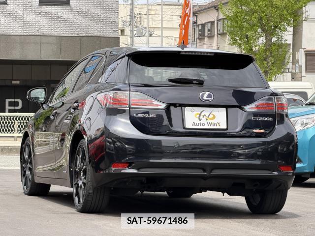 Lexus CT 2011-08 7812816-2