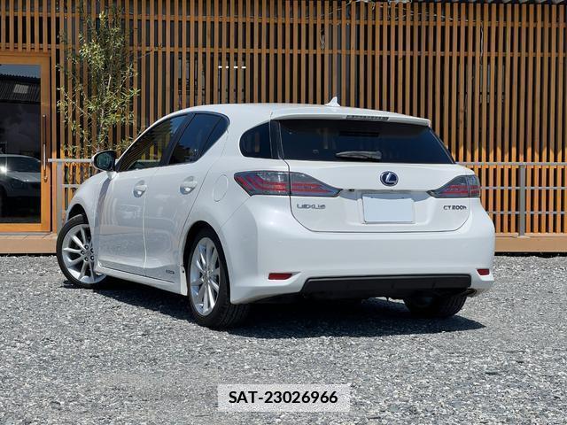 Lexus CT 2011-10 7813820-1