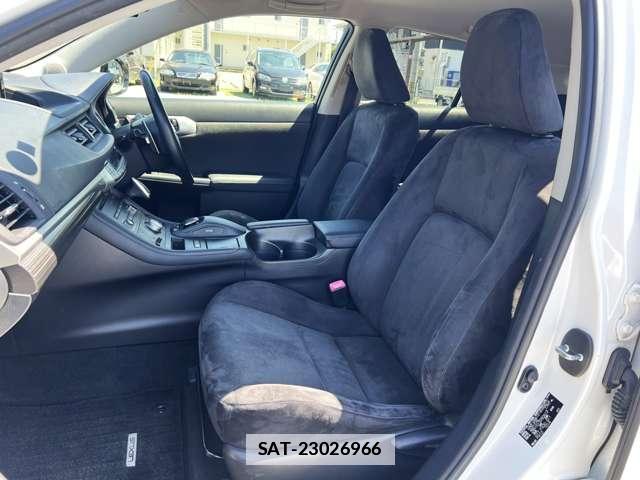 Lexus CT 2011-10 7813820-15