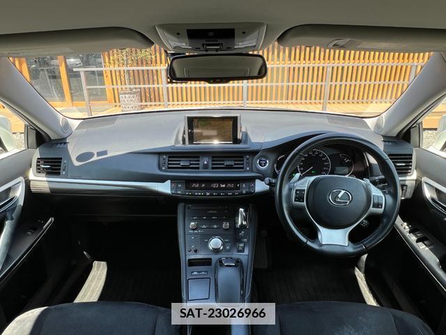 Lexus CT 2011-10 7813820-2
