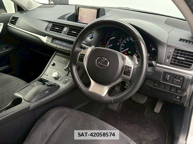 Lexus CT 2013-04 7814837-11