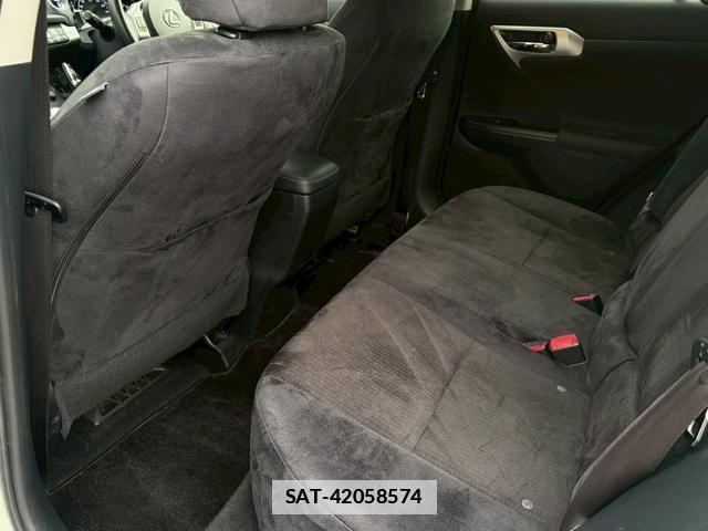 Lexus CT 2013-04 7814837-14