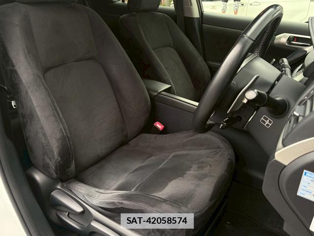 Lexus CT 2013-04 7814837-5