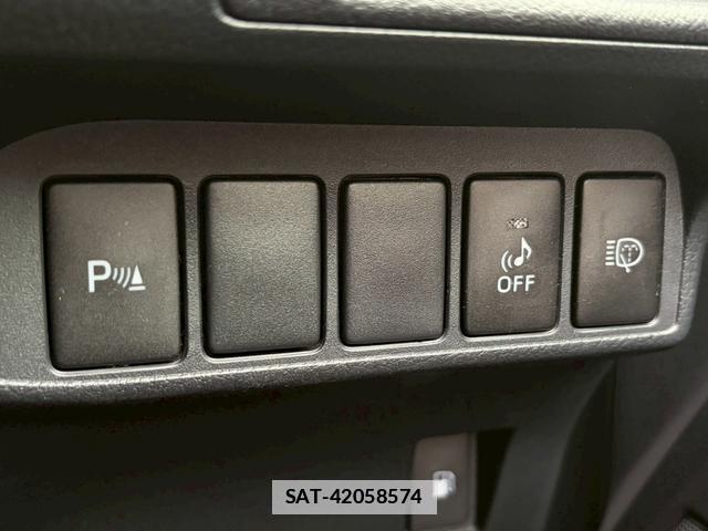 Lexus CT 2013-04 7814837-9