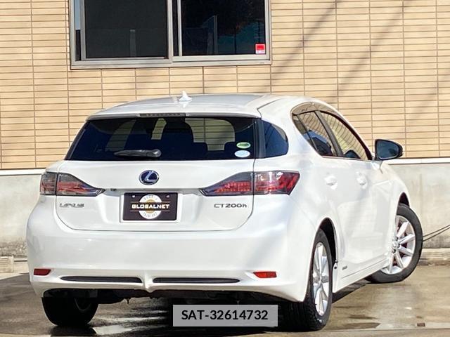 Lexus CT 2013-05 7816503-4